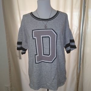 DKNY Cotton blend Graphic"D" Jersey Shirt Size L